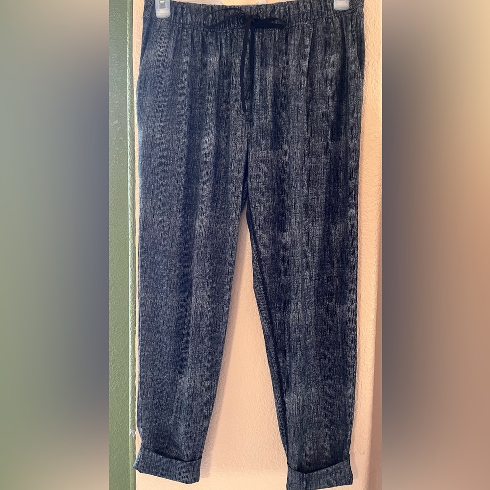 Lululemon joggers size 6